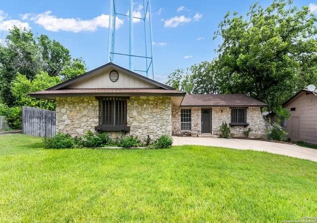Photo 2 of Single family home for sale at 7607 Old Spanish Trail, Live Oak, TX 78233 | MLS# 1884297 | Listing updated on 2025-10-15