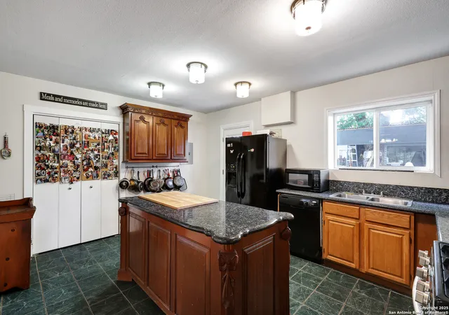 Photo 4 of Single family home for sale at 1619 W Kings Hwy, San Antonio, TX 78201 | MLS# 1884343 | Listing updated on 2025-07-27