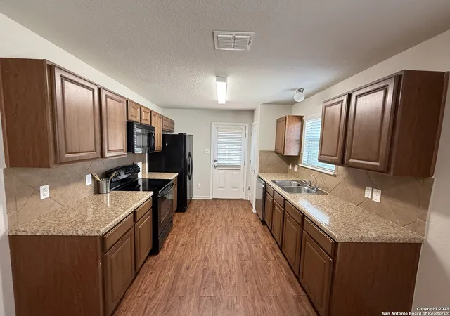 Photo 4 of Single family home for sale at 9115 Everton, San Antonio, TX 78245 | MLS# 1884344 | Listing updated on 2025-10-18