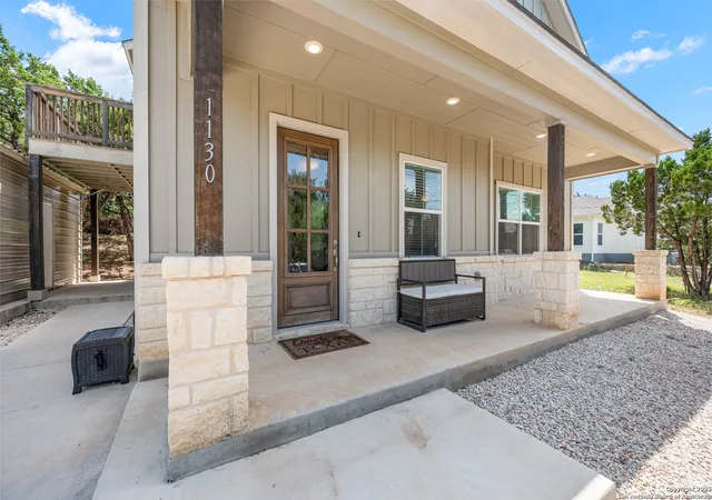 Photo 4 of Single family home for sale at 1130 Twin Deer, Canyon Lake, TX 78133 | MLS# 1884420 | Listing updated on 2025-10-07