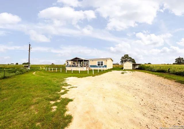 Photo 4 of Manufactured home for sale at 793 C Road, Sutherland Springs, TX 78161 | MLS# 1884444 | Listing updated on 2026-01-23