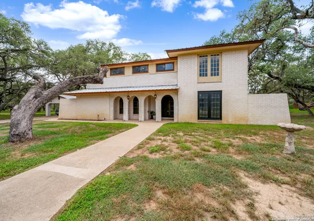 3rd image of 107 Cynthia Dr, Pleasanton, TX 78064 | MLS# 1884477
