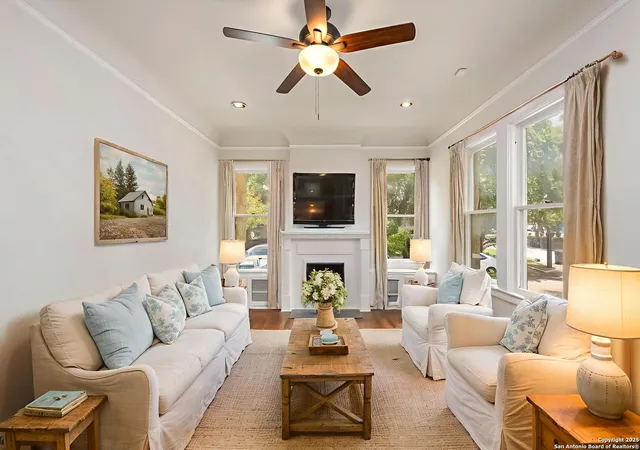 Photo 4 of Sale Pending at 300 E Lullwood, San Antonio, TX 78212 | MLS# 1884605 | Listing updated on 2025-11-27