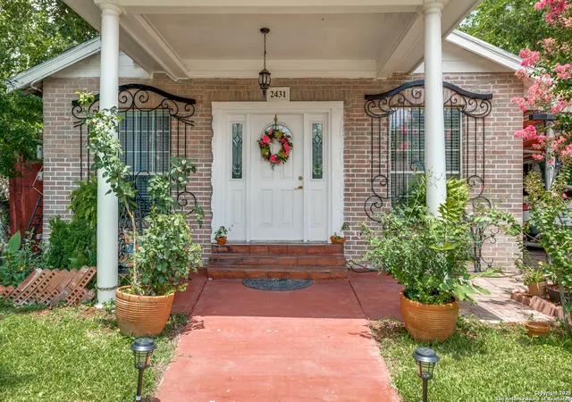 Photo 2 of Single family home for sale at 2431 E Houston St, San Antonio, TX 78202 | MLS# 1884610 | Listing updated on 2025-08-09