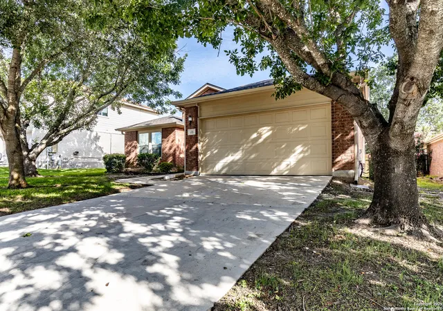Photo 3 of Single family home for sale at 128 Hidden Cave, Cibolo, TX 78108 | MLS# 1884618 | Listing updated on 2025-12-21