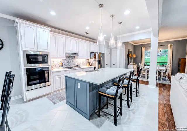 Photo 4 of Sale Pending at 26026 Oak Nest Ln, San Antonio, TX 78255 | MLS# 1884625 | Listing updated on 2025-09-09