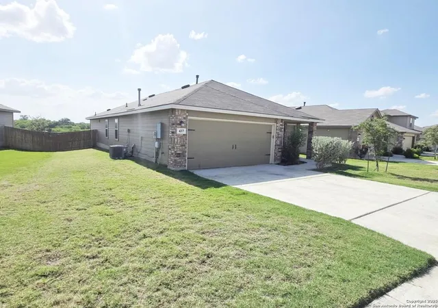 Photo 3 of Sale Pending at 437 Middle Green, Floresville, TX 78114 | MLS# 1884639 | Listing updated on 2026-01-01