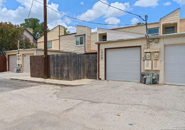 Photo 3 of Single family home for sale at 1770 Thousand Oaks, San Antonio, TX 78232 | MLS# 1884665 | Listing updated on 2025-10-31