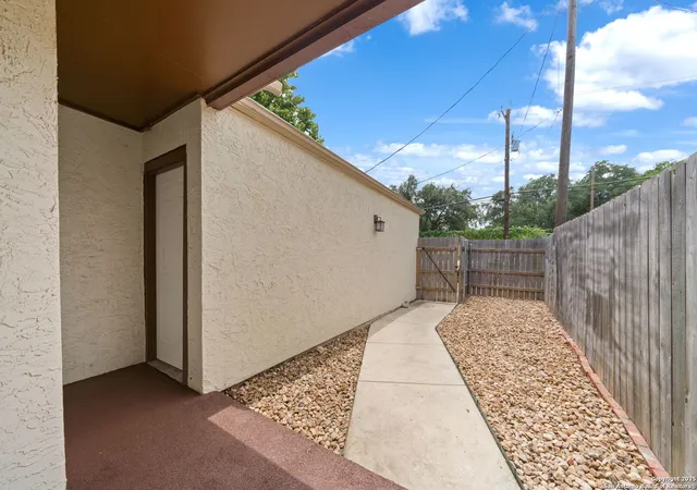 Photo 3 of Single family home for sale at 1770 Thousand Oaks, San Antonio, TX 78232 | MLS# 1884665 | Listing updated on 2025-10-31