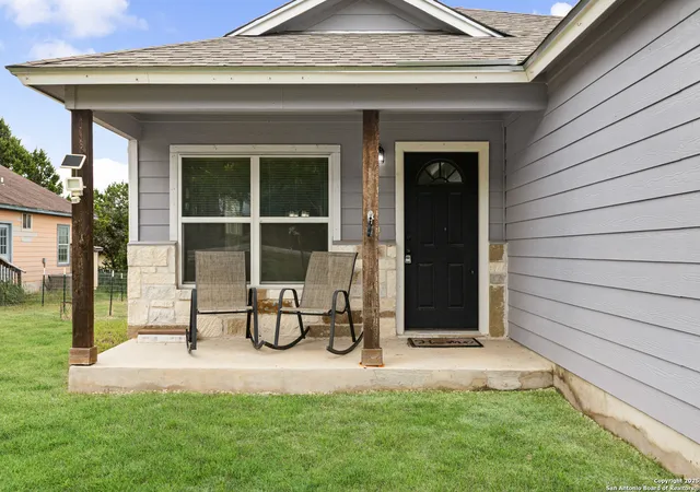 Photo 2 of Sale Pending at 248 Indian Colt Dr, Spring Branch, TX 78070 | MLS# 1884673 | Listing updated on 2025-09-21