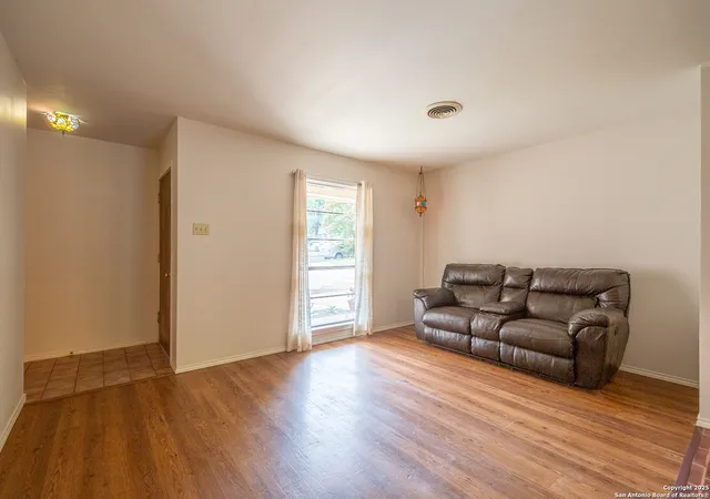 Photo 4 of Single family home for sale at 1003 Mount Capote, San Antonio, TX 78213 | MLS# 1884682 | Listing updated on 2025-09-15