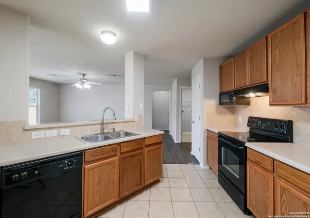 Photo 4 of Sale Pending at 5011 Fountain, San Antonio, TX 78244 | MLS# 1884693 | Listing updated on 2025-10-16
