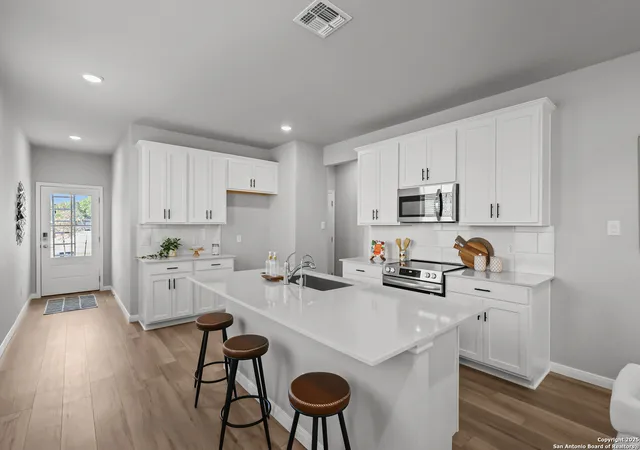 5th image of 285 W Quill Dr Building 6, San Antonio, TX 78228 | MLS# 1884855