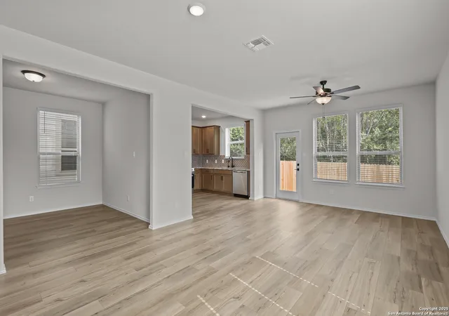 5th image of 285 W Quill Dr Building 4, San Antonio, TX 78228 | MLS# 1884863