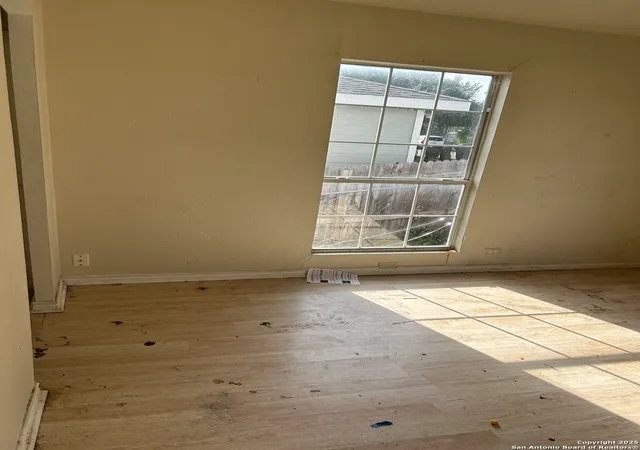 Photo 4 of Single family home for sale at 1825 W Hermosa, San Antonio, TX 78201 | MLS# 1884866 | Listing updated on 2025-09-29