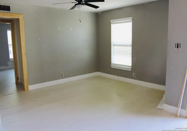 Photo 3 of Sale Pending at 412 E Oak St, Uvalde, TX 78801 | MLS# 1884885 | Listing updated on 2025-11-04