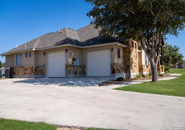 3rd image of 117 Abrego Run, Floresville, TX 78114 | MLS# 1884935
