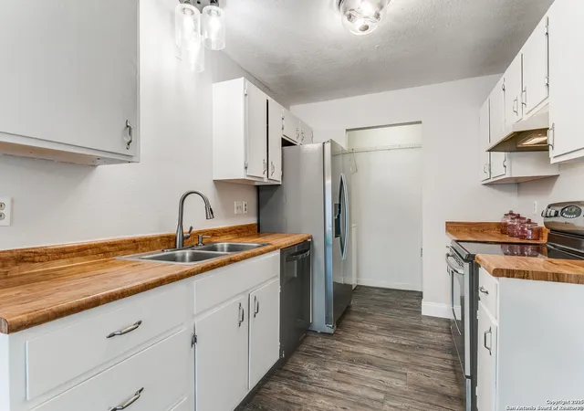 Photo 3 of Single family home for sale at 7331 Brandyridge, San Antonio, TX 78250 | MLS# 1885015 | Listing updated on 2025-07-28