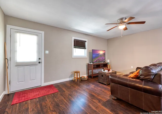 Photo 4 of Manufactured home for sale at 461 Rust Ranch Rd, Blanco, TX 78606 | MLS# 1885038 | Listing updated on 2025-09-11