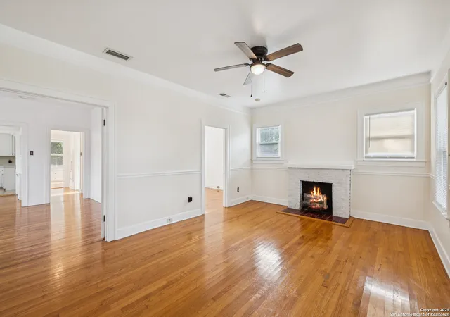Listing Photo 5 - Condo for sale in building located at 435 W Smt Ave, San Antonio, TX 78212