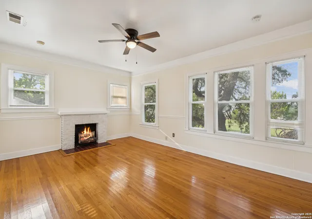 Listing Photo 4 - Condo for sale in building located at 435 W Smt Ave, San Antonio, TX 78212