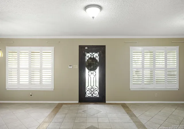 Photo 2 of Sale Pending at 2115 Border Mill Dr, San Antonio, TX 78230 | MLS# 1885104 | Listing updated on 2025-10-20