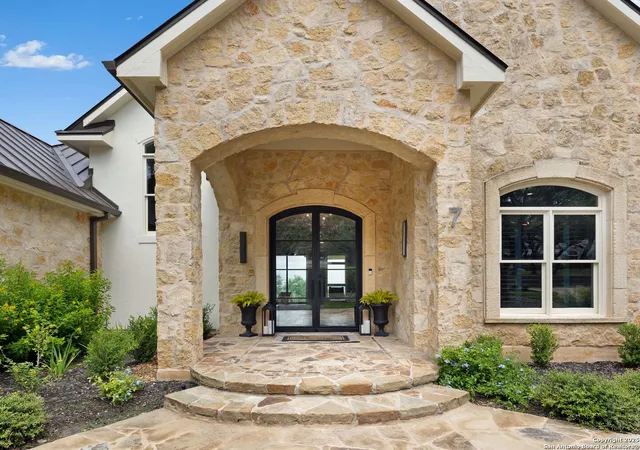 Photo 2 of Mansion for sale at 7 Davenport, San Antonio, TX 78257 | MLS# 1885118 | Listing updated on 2025-08-18