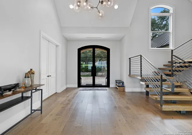 Photo 3 of Mansion for sale at 7 Davenport, San Antonio, TX 78257 | MLS# 1885118 | Listing updated on 2025-08-18