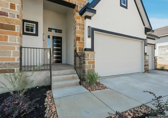 Photo 4 of Sale Pending at 123 Mason Ln, Castroville, TX 78009 | MLS# 1885200 | Listing updated on 2025-11-10