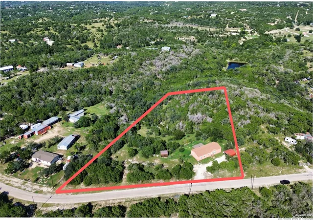 Photo 3 of Manufactured home for sale at 349 Vine, Kerrville, TX 78028 | MLS# 1885294 | Listing updated on 2025-10-15