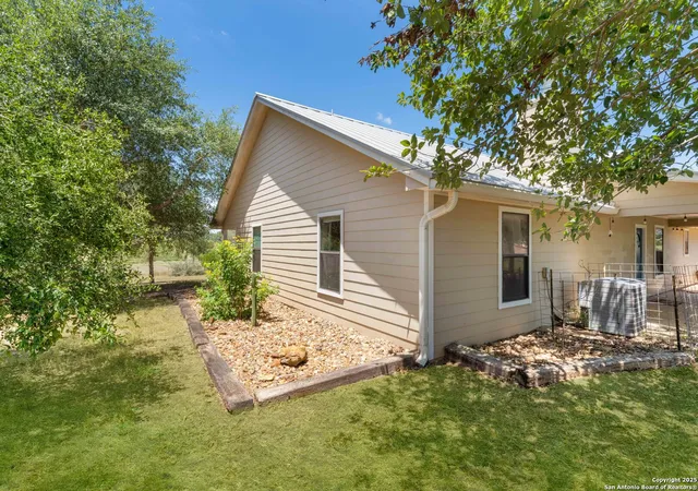 Photo 4 of House for sale at 1227 County Road 104, Floresville, TX 78114 | MLS# 1885310 | Listing updated on 2025-10-08