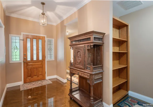 Photo 3 of Single family home for sale at 313 Ridge Crest Dr, Seguin, TX 78155 | MLS# 1885357 | Listing updated on 2025-10-09