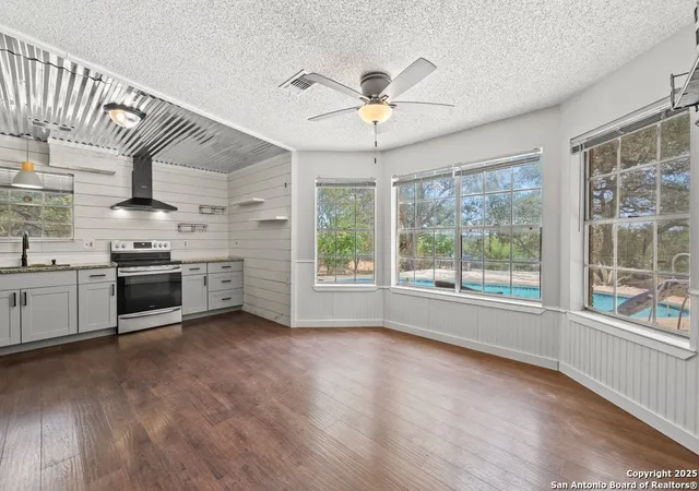 Photo 1 of Single family home for sale at 941 Park View Loop, Canyon Lake, TX 78133 | MLS# 1885419 | Listing updated on 2025-09-21