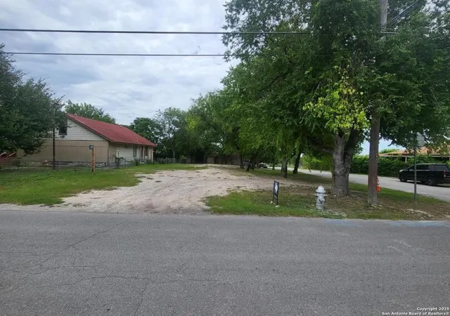 Photo 4 of Sale Pending at 5050 Hemphill Dr, San Antonio, TX 78228 | MLS# 1885434 | Listing updated on 2025-11-05