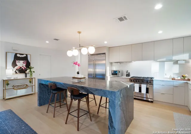 Photo 4 of Single family home for sale at 8900 Point West, Austin, TX 78759 | MLS# 1885444 | Listing updated on 2025-08-05