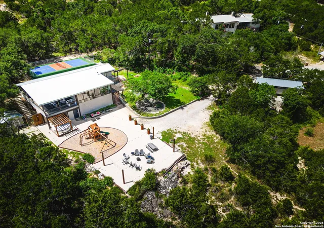 Photo 1 of Single family home for sale at 195 Deepwell, Canyon Lake, TX 78133 | MLS# 1885458 | Listing updated on 2025-11-06