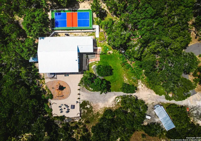 Photo 2 of Single family home for sale at 195 Deepwell, Canyon Lake, TX 78133 | MLS# 1885458 | Listing updated on 2025-11-06