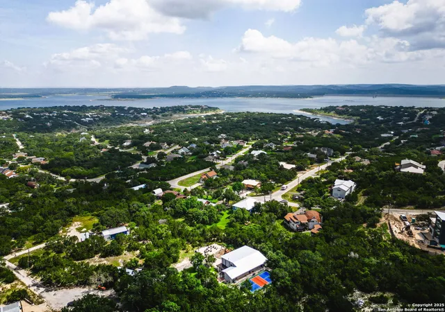 Photo 3 of Single family home for sale at 195 Deepwell, Canyon Lake, TX 78133 | MLS# 1885458 | Listing updated on 2025-11-06