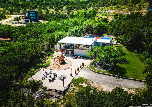 Photo 1 of Single family home for sale at 195 Deepwell, Canyon Lake, TX 78133 | MLS# 1885458 | Listing updated on 2025-11-06
