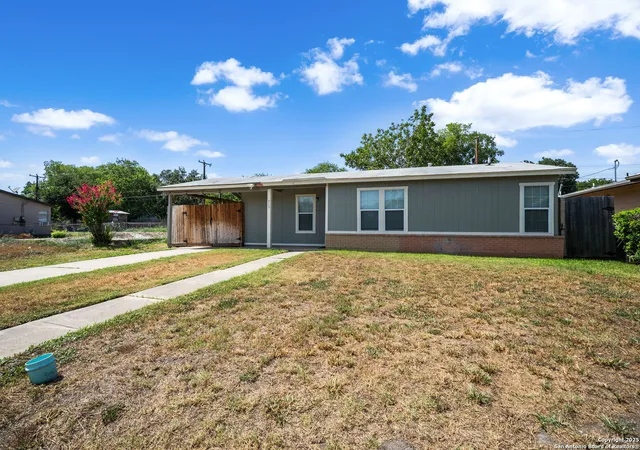 Photo 3 of Sale Pending at 915 Deely, San Antonio, TX 78221 | MLS# 1885477 | Listing updated on 2025-10-29