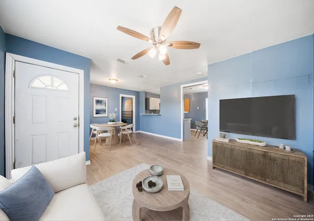 Photo 4 of Sale Pending at 915 Deely, San Antonio, TX 78221 | MLS# 1885477 | Listing updated on 2025-10-29