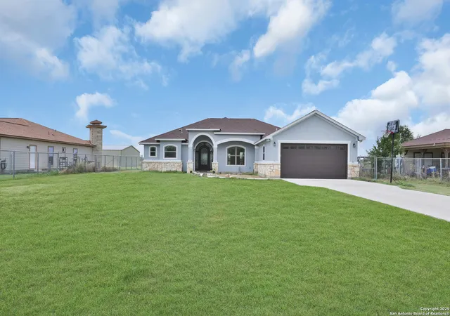Photo 2 of Sale Pending at 11211 Obrien, Atascosa, TX 78002 | MLS# 1885524 | Listing updated on 2025-09-24