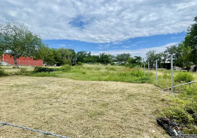 Photo 3 of Sale Pending at 1831 Hammond Ave, San Antonio, TX 78210 | MLS# 1885533 | Listing updated on 2025-10-11