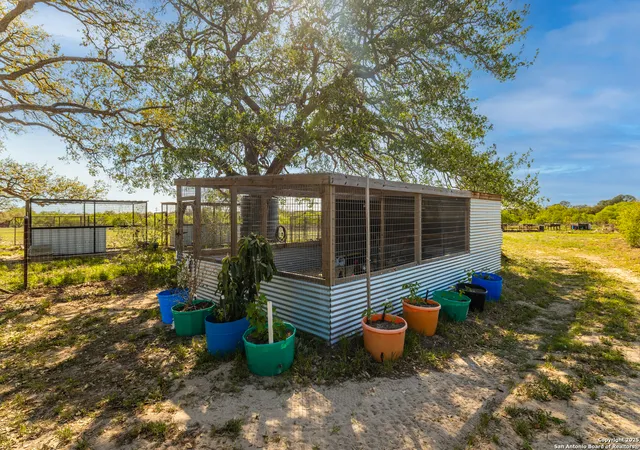 5th image of 724 Thomas Rd, Poteet, TX 78065 | MLS# 1885609