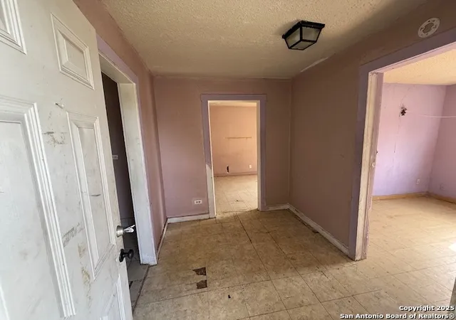 28th image of 2501 Saunders, San Antonio, TX 78207 | MLS# 1885624