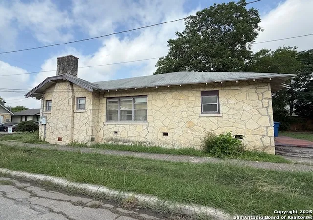 2nd image of 2501 Saunders, San Antonio, TX 78207 | MLS# 1885624