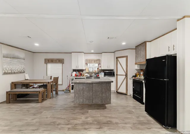 5th image of 1053 Elm Crest, New Ulm, TX 78950 | MLS# 1885764