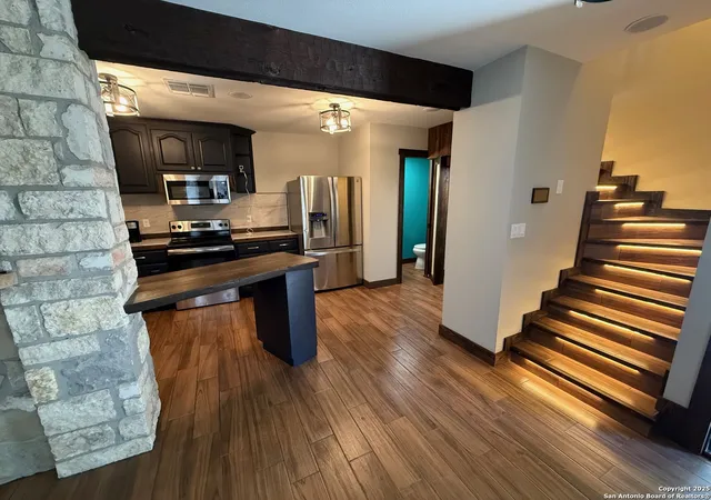 Photo 1 of Single family home for sale at 190 Oakridge, Canyon Lake, TX 78133 | MLS# 1885822 | Listing updated on 2025-11-14