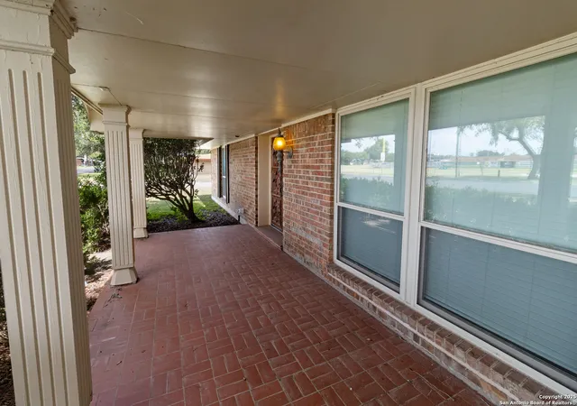 Photo 2 of Single family home for sale at 510 E Inez, Beeville, TX 78102 | MLS# 1885835 | Listing updated on 2025-11-12