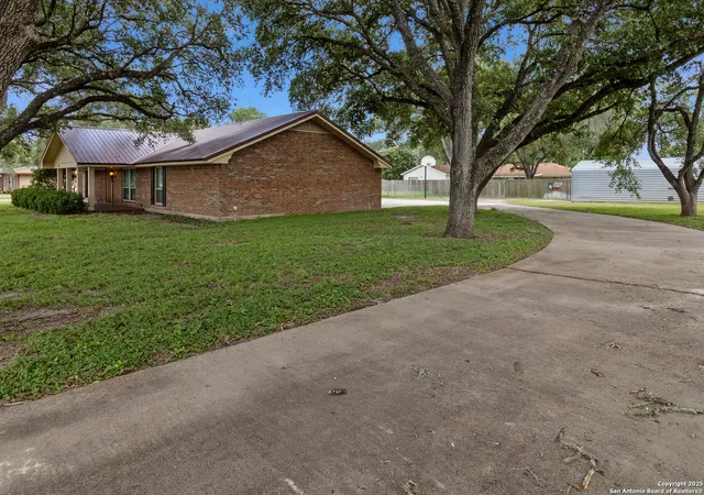 Photo 3 of Single family home for sale at 510 E Inez, Beeville, TX 78102 | MLS# 1885835 | Listing updated on 2025-11-12